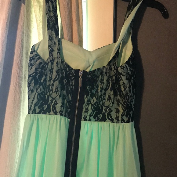 Prom dress - Picture 2 of 2